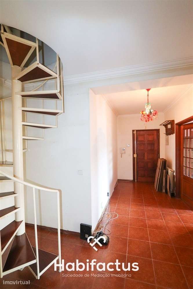 Apartamento T3+1 Duplex para  venda em Marzovelos.-6