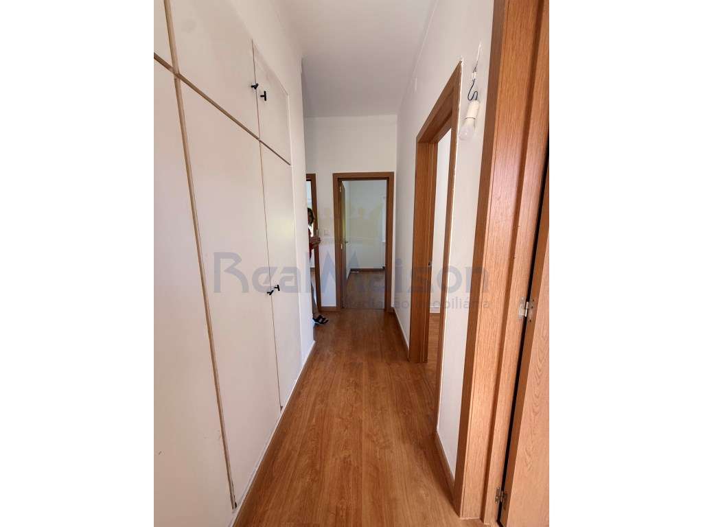 Vende-se T4 em Mem Martins - 500m da Estação-15