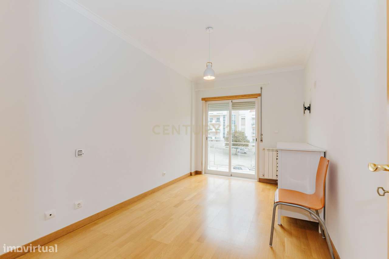 Moderno Apartamento T3 com Garagem em Palhais, na Charneca de Caparica - Grande imagem: 4/34