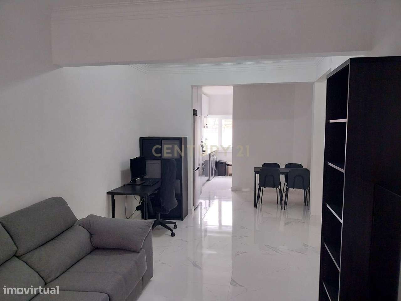 Apartamento T2 remodelado para arrendamento no centro de Algés - Grande imagem: 2/19