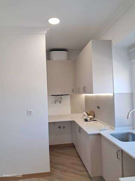 Apartamento T2 na Rua Mestre Roque Gameiro - Grande imagem: 3/12