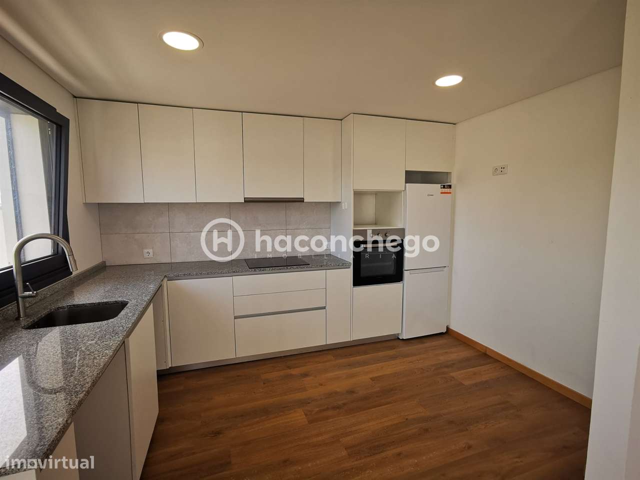 Apartamento T2 em São Verissimo com lugar de estacionamento privado-8