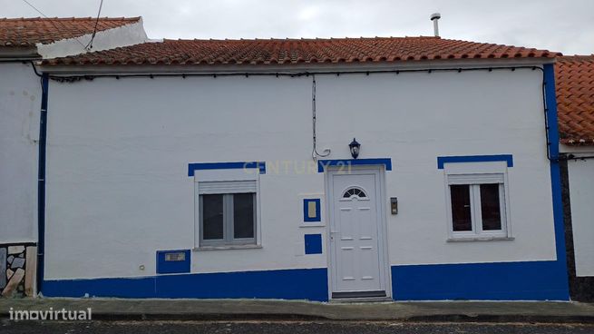 MORADIA T4 COM PISCINA TOTALMENTE REMODELADA - CANHESTROS-0