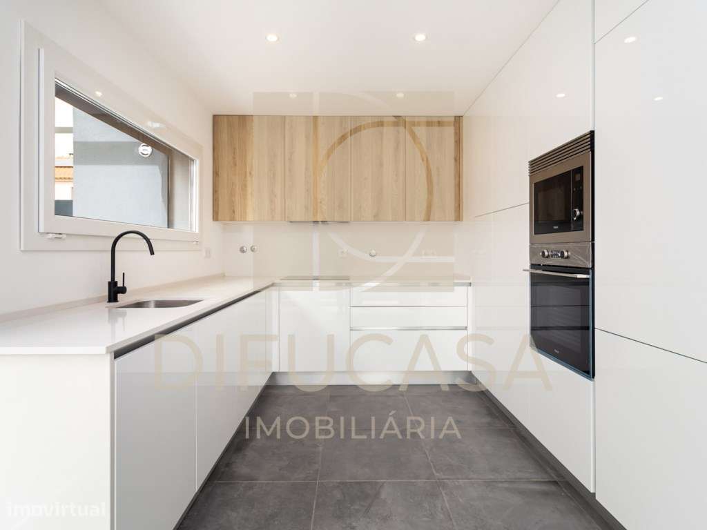 R268 Moradia Duplex - Localizada no centro de Fernão Ferro - Grande imagem: 4/40