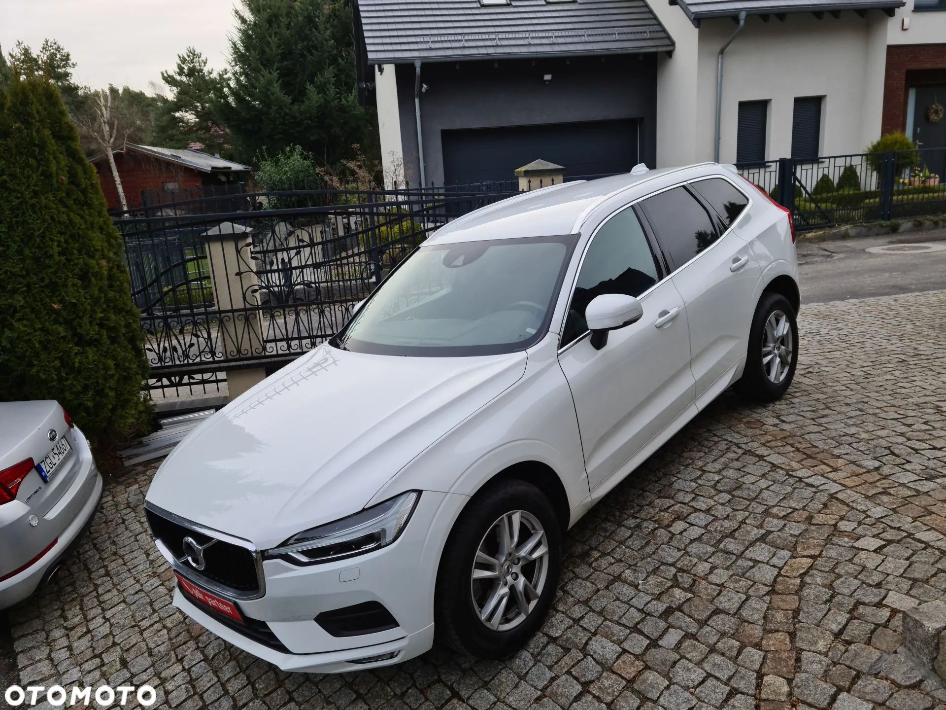 Volvo XC 60 D4 Drive-E Momentum - 1