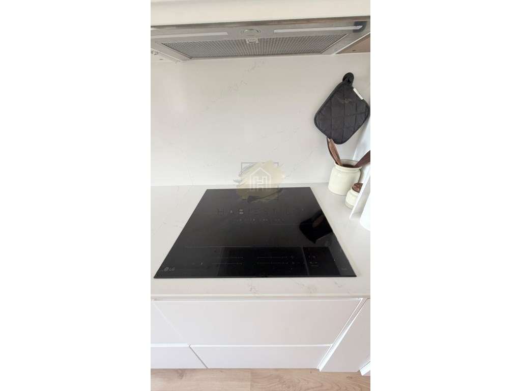 Apartamento T2 totalmente remodelado com suite-12