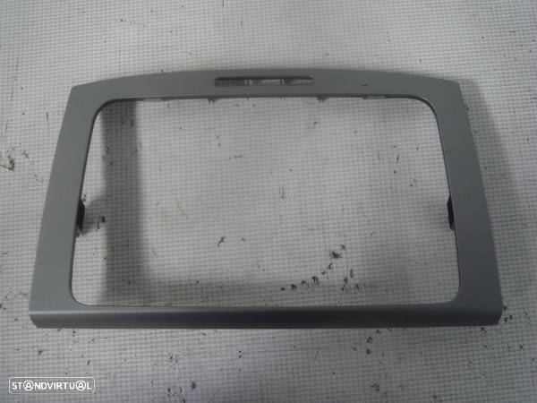 Embelezador De Radio Volkswagen Passat (3C2) - 1