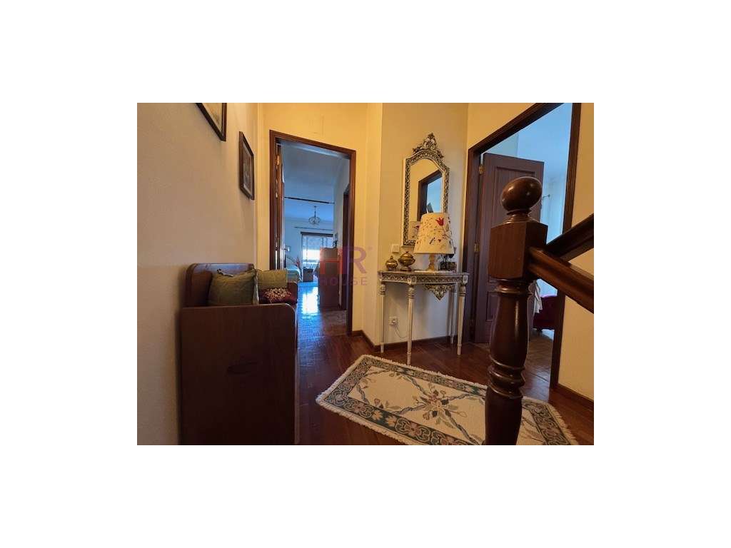 VENDE-SE MORADIA T4+1 COM PISCINA AQUECIDA E GARAGEM.-28