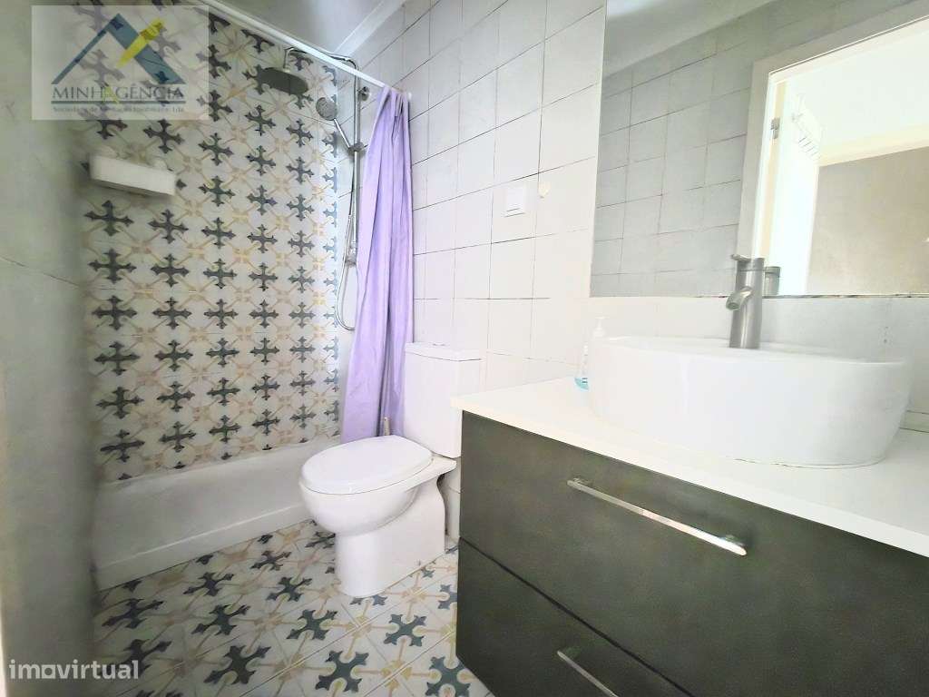 Apartamento T2 junto ao Jardim da Graça em Lisboa-13