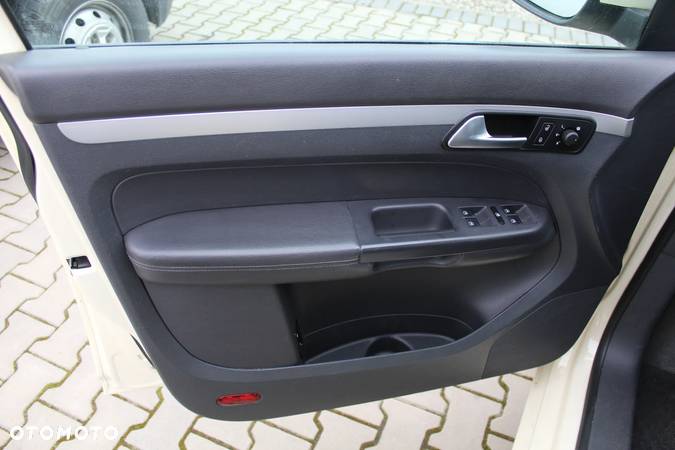 Volkswagen Touran - 15