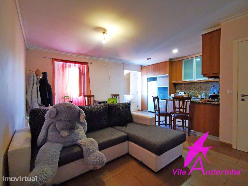 Prédio no centro histórico de Viana-6