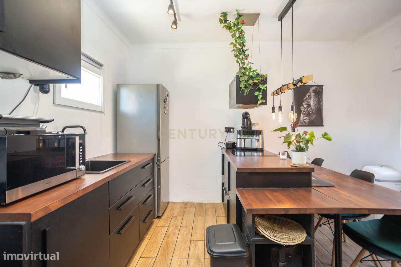 Moradia T2 Renovada com Quintal e Jardim – O Refúgio Ideal para Viver-9