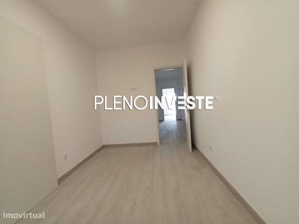 T4 Totalmente remodelado com vista rio no Seixal-10