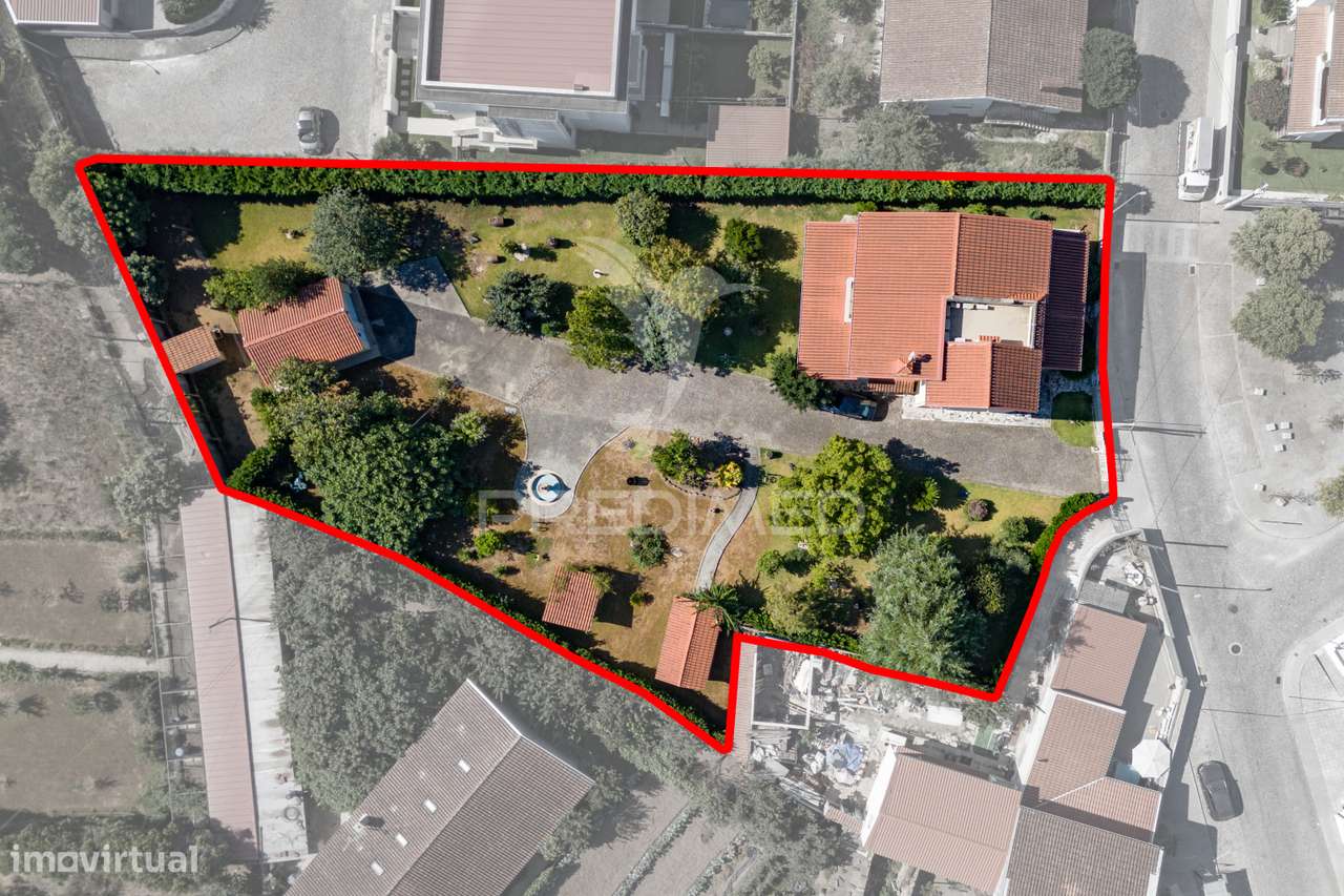 Moradia Individual T5 com Elevador e Terreno – Merelim S. Paio, Braga - Grande imagem: 2/36