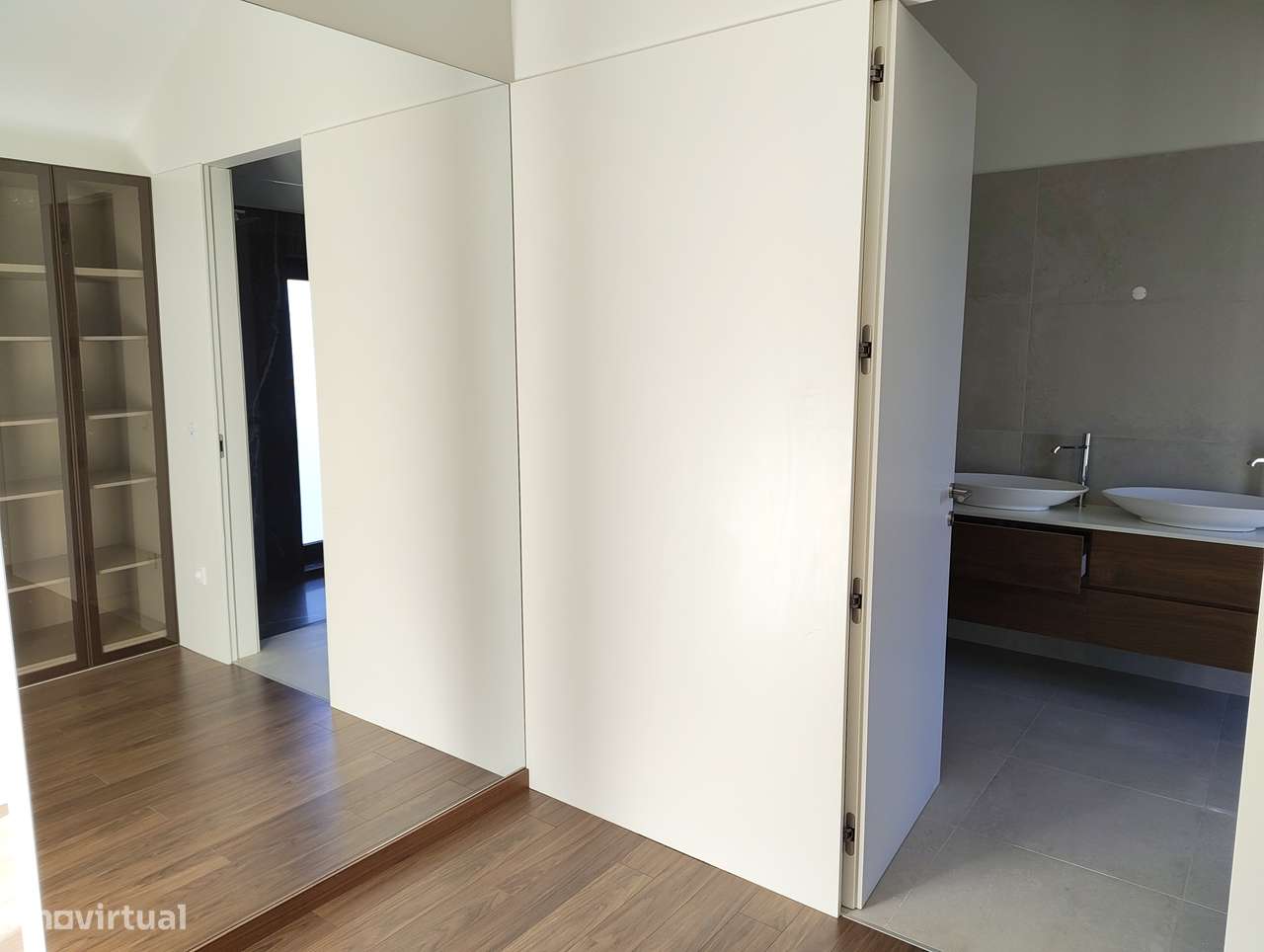 Moradia T5 com piscina e jardim em Canidelo-38