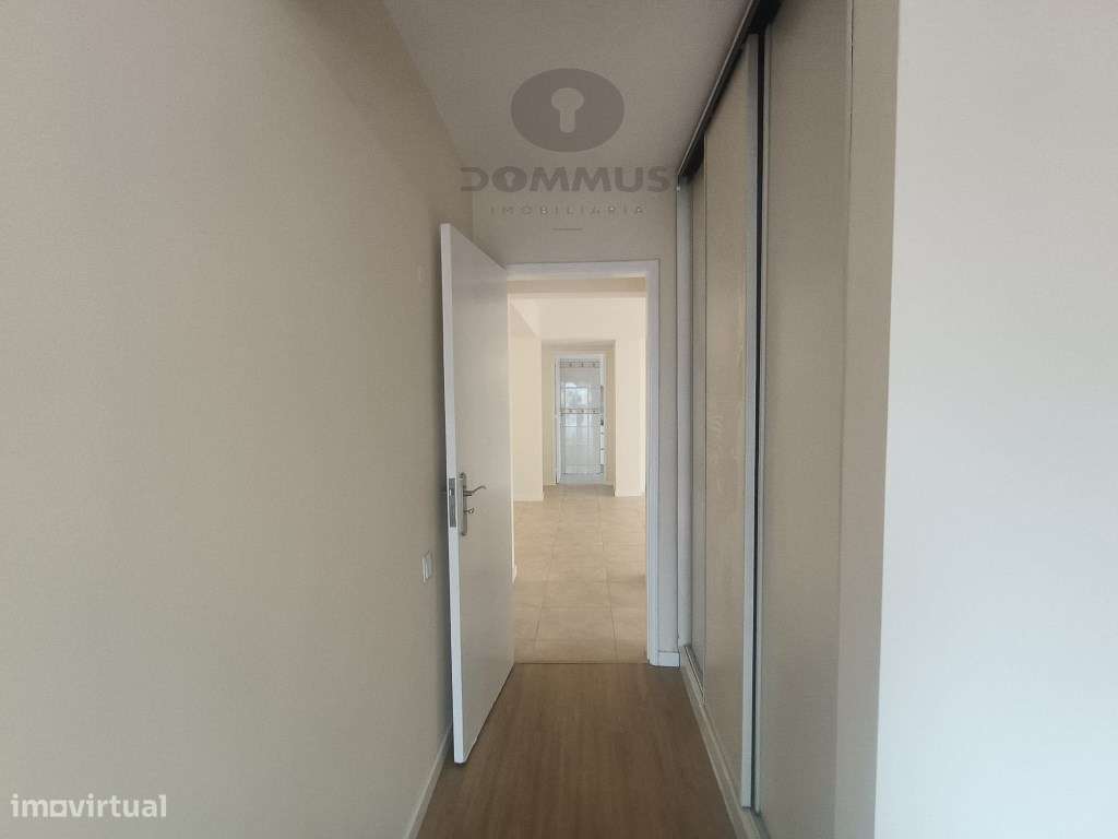 Apartamento T2 C/ algumas melhorias na Tapada das Merces-18