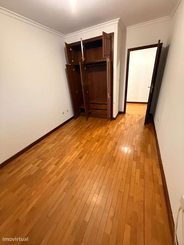 Apartamento T2 com lugar de garagem no Porto - Ramalde-20