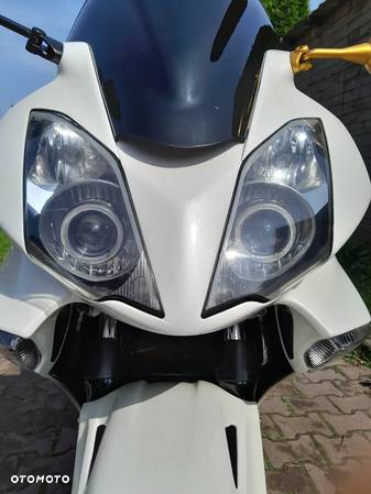 Honda VFR - 28