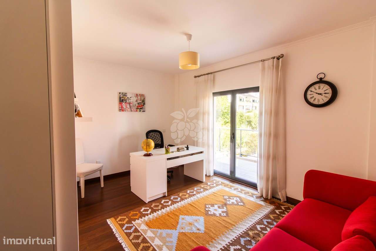 T4 duplex nos "Terraços da Guia" em Cascais com garagem e piscina-26