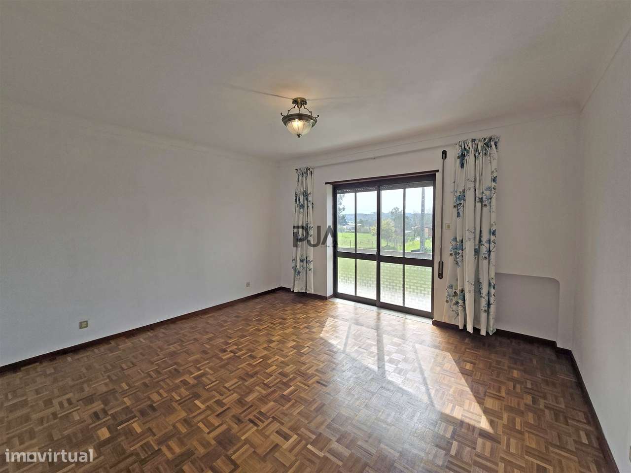 Moradia Isolada T5 em Outeiro de Espinho, Mangualde-16