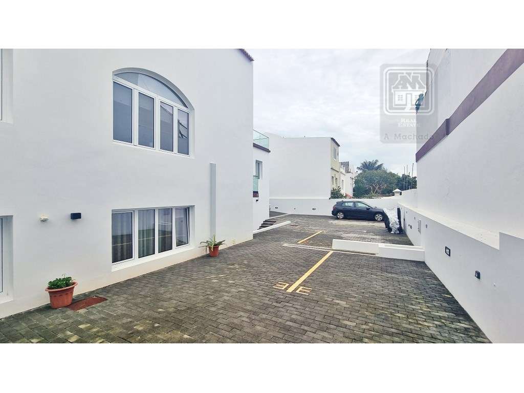 VENDA de APARTAMENTO T2 como NOVO - centro cidade Ponta Delgada (Sã...-40
