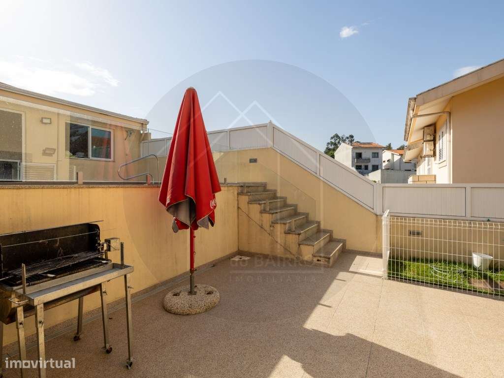 Moradia T4 Independente com Piscina, Ginásio e Garagem para 4 Carro...-43