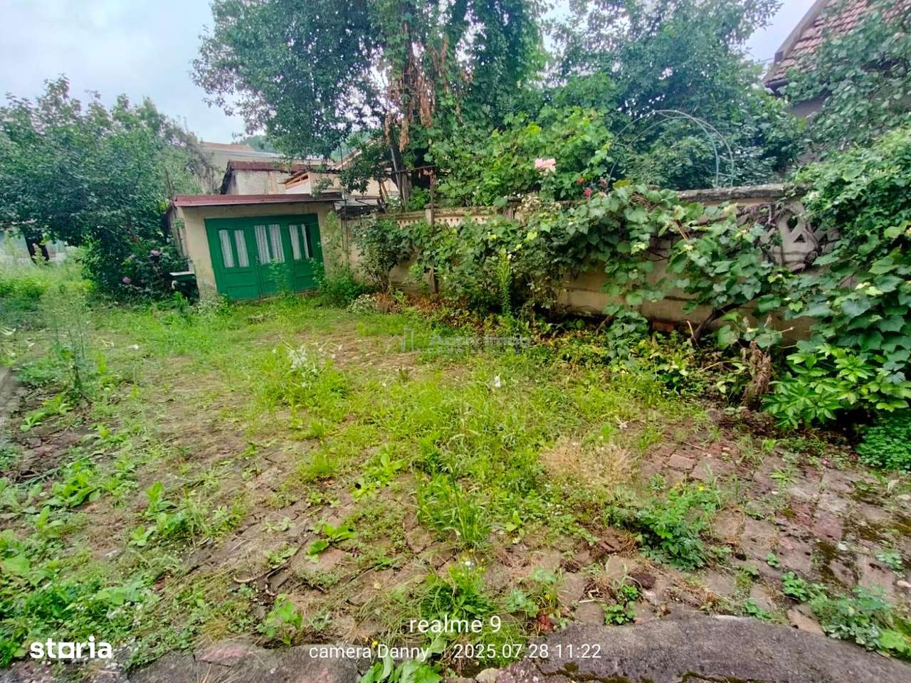 Resita Casa Curte Comuna cu Teren si Garaj.Un singur vecin - Imagine principală: 4/20