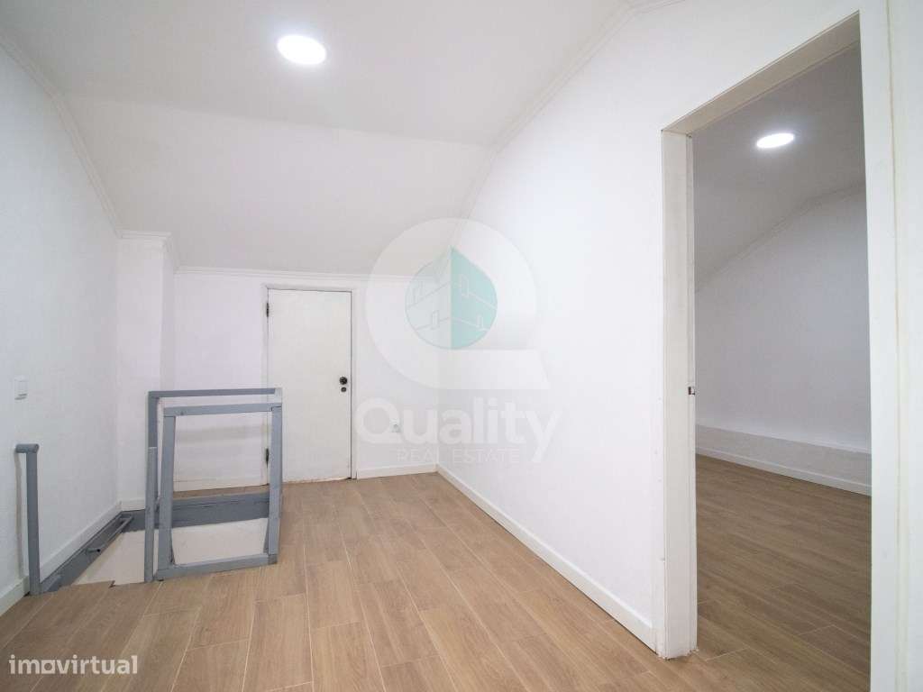 T1+1 Remodelado com Varanda e aproveitamento Sótão - Baixa da Banheira-25