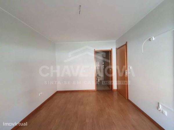 T2 c/ Lugar de Garagem em Valbom - Grande imagem: 5/13