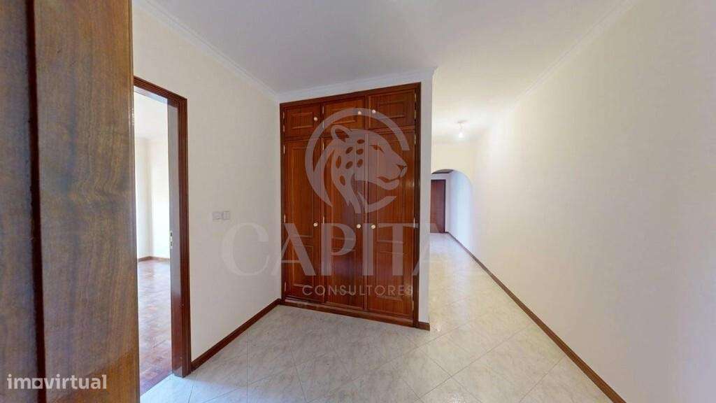 T2 espaçoso com varanda e garagem-10