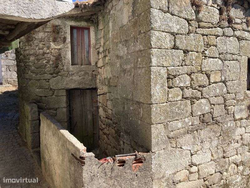 Casa em pedra para reconstrução em Avões - Lamego - Grande imagem: 5/8