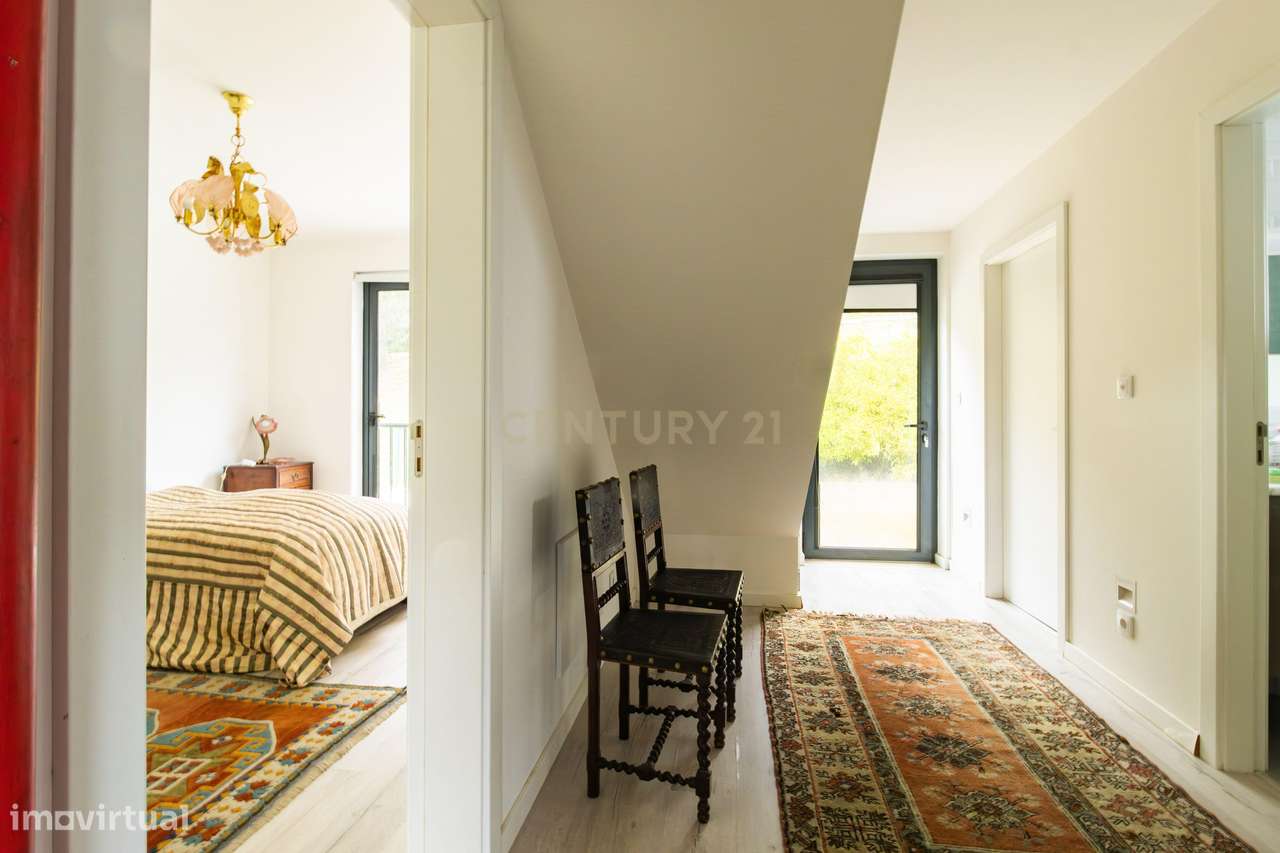 Moradia T3 de arquitetura contemporânea-16