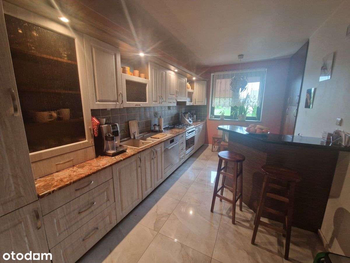 Wygodny dom dla 2 rodzin - oddzielne wejścia-6