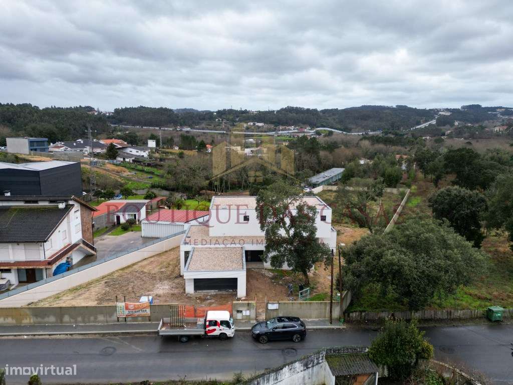 Moradia T4+1 de luxo - Pedroso - Grande imagem: 3/53