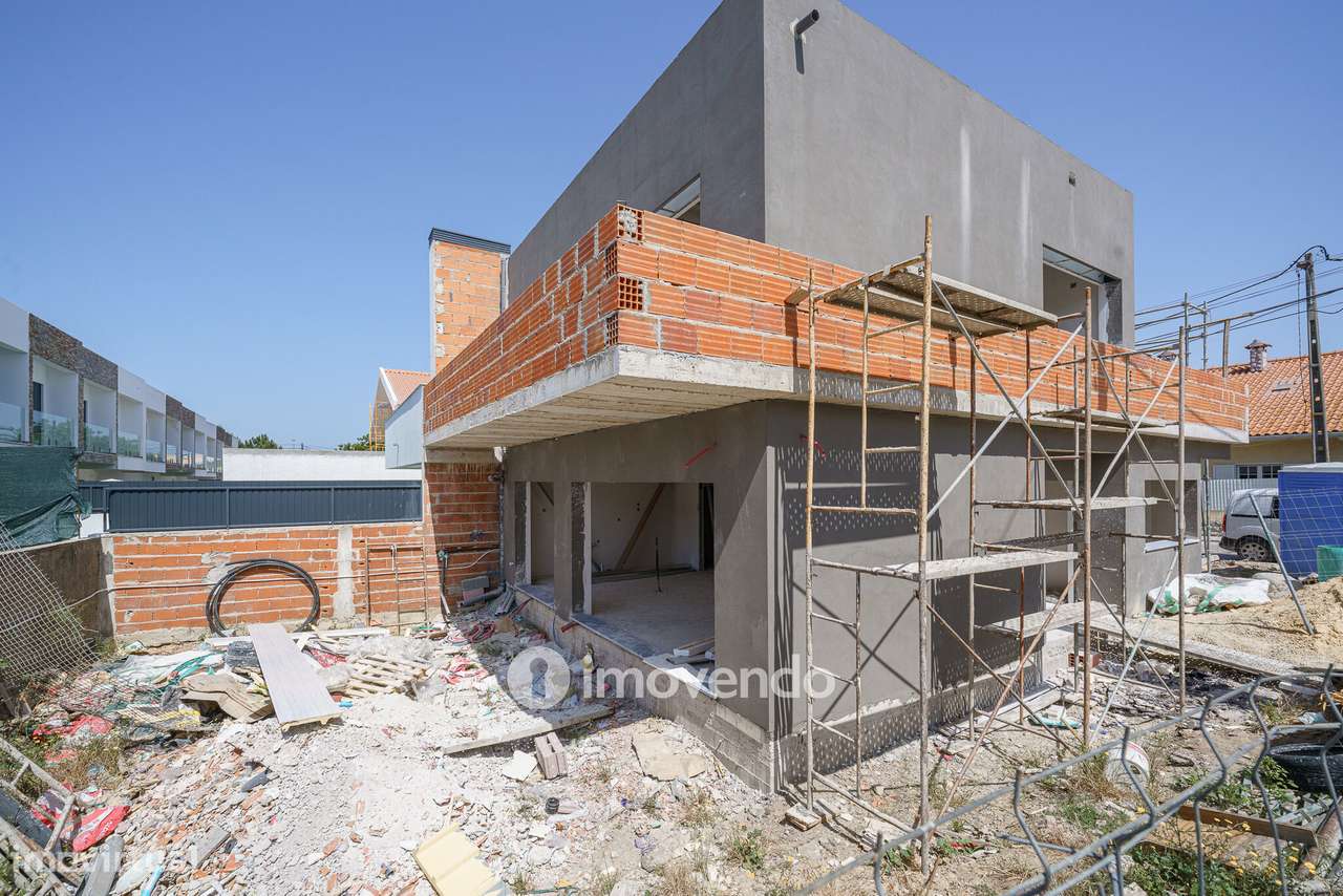 Moradia geminada T3+1 em fase de construção, em Pinhal de Frades-28