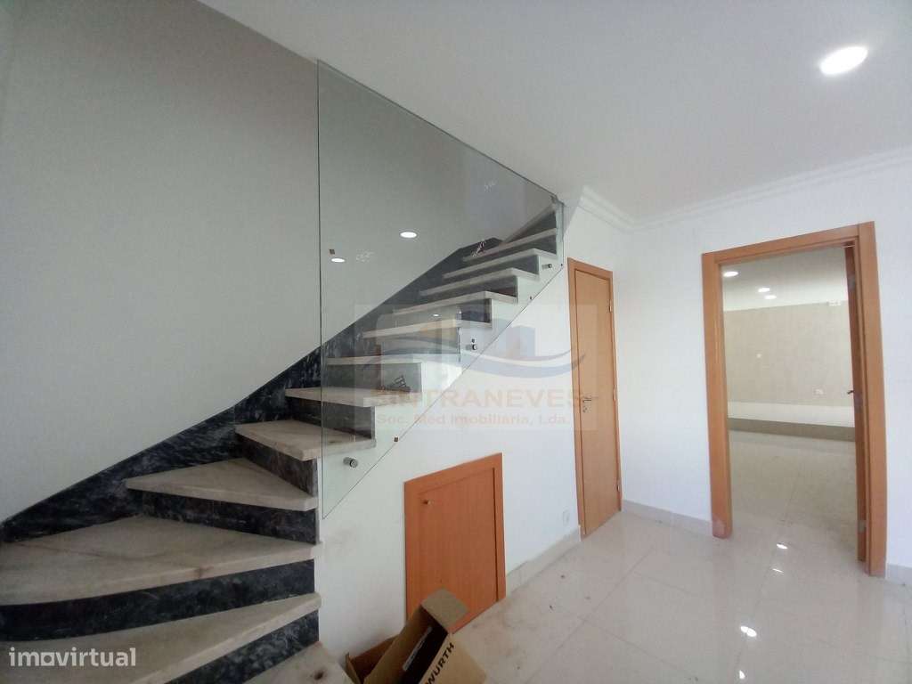 Moradia T3+T3 totalmente remodelada, com terraço, 4 casas de banho,...-15