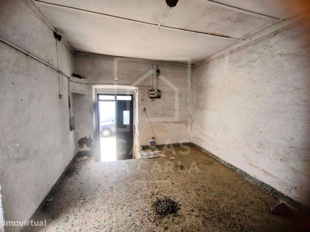 Moradia com 8 divisões e com quintal em Vila Alva-3