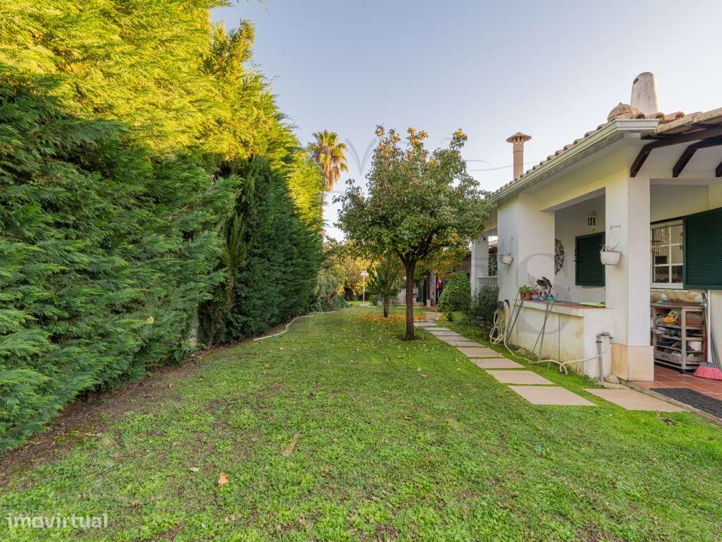 Refúgio de Elegância na Margem Sul: Moradia Única na Verdizela-13