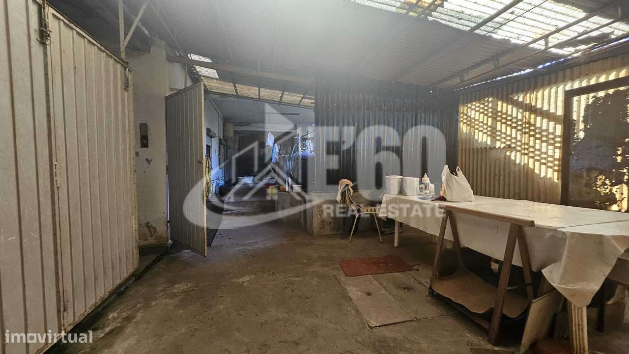 MORADIA GEMINADA COM EXELENTE POTENCIAL-5
