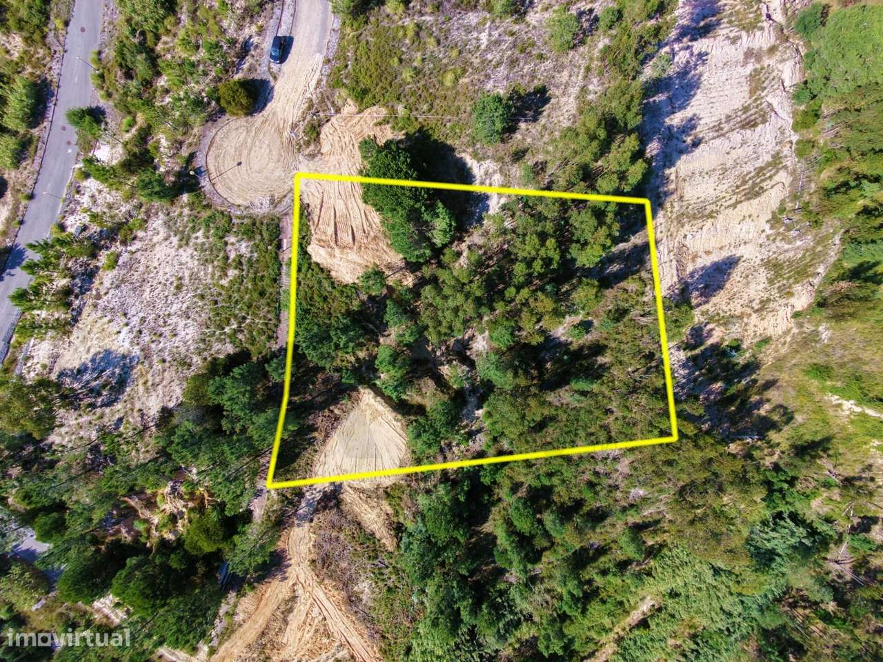 2 Terrenos Urbanos com Vista Panorâmica Ideal para Moradias de Luxo --11