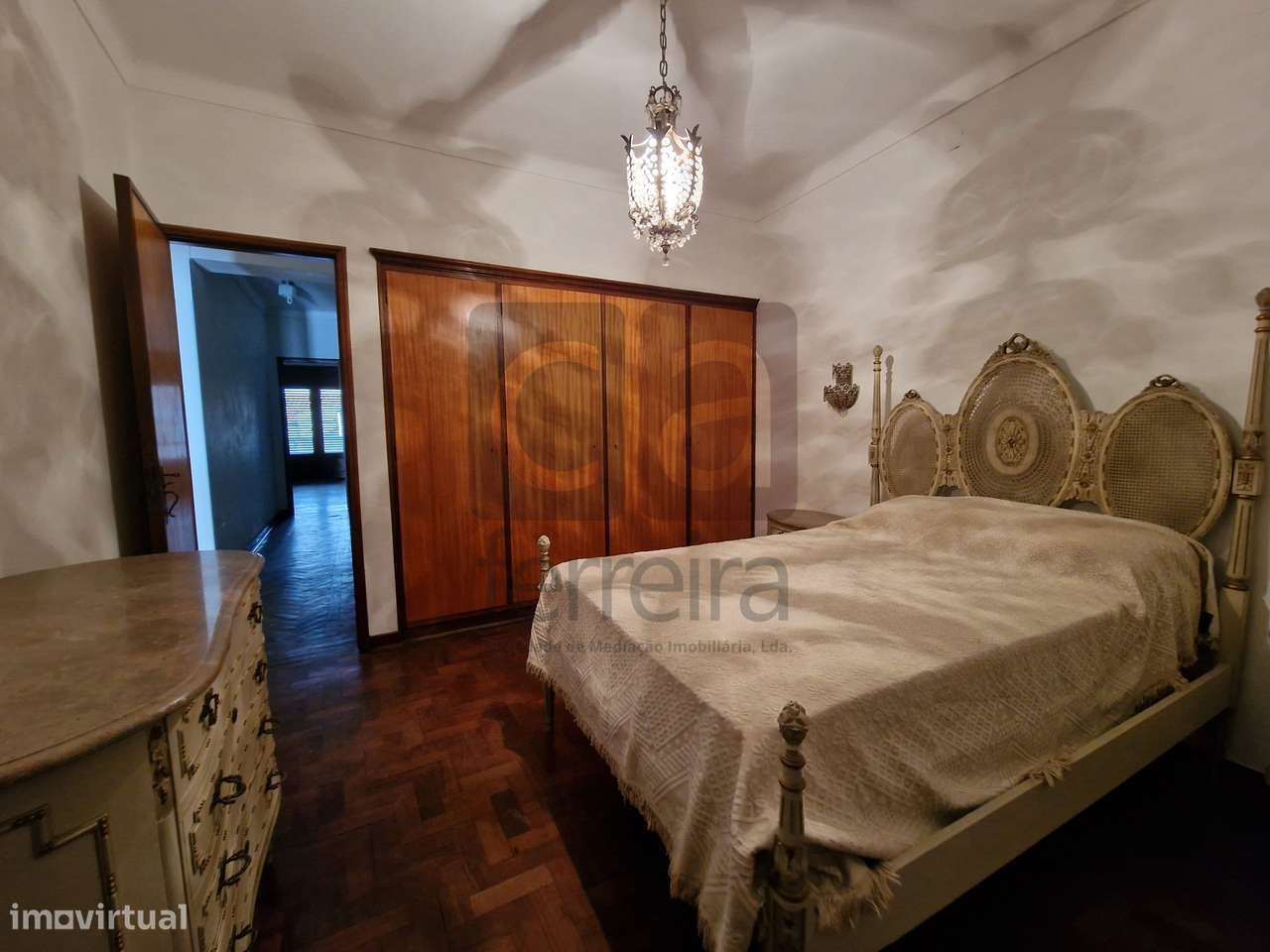 Moradia T4+2 em Almeirim com garagem e quintal-19