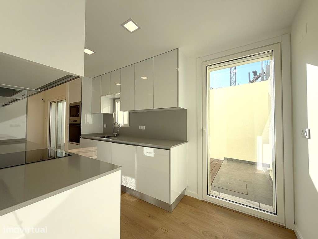 Moradia T3+2 a venda e a Estrear no Centro da Costa da Caparica .A ... - Grande imagem: 5/18