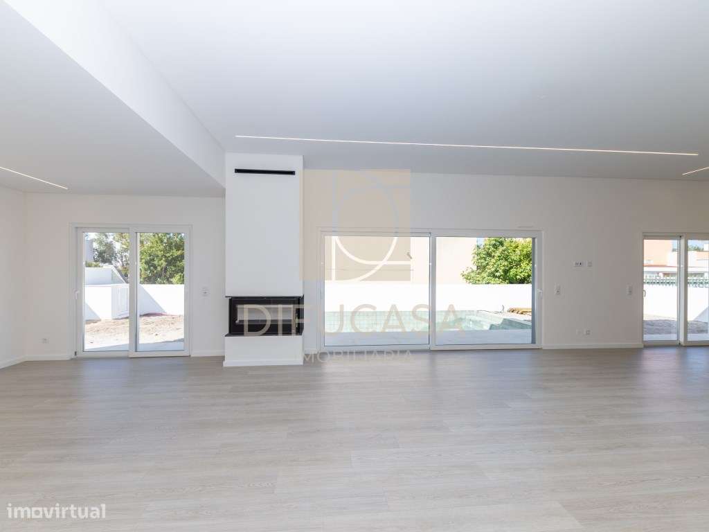 Moradia T4 localizada em Aldeia de Irmãos (Azeitão)-5