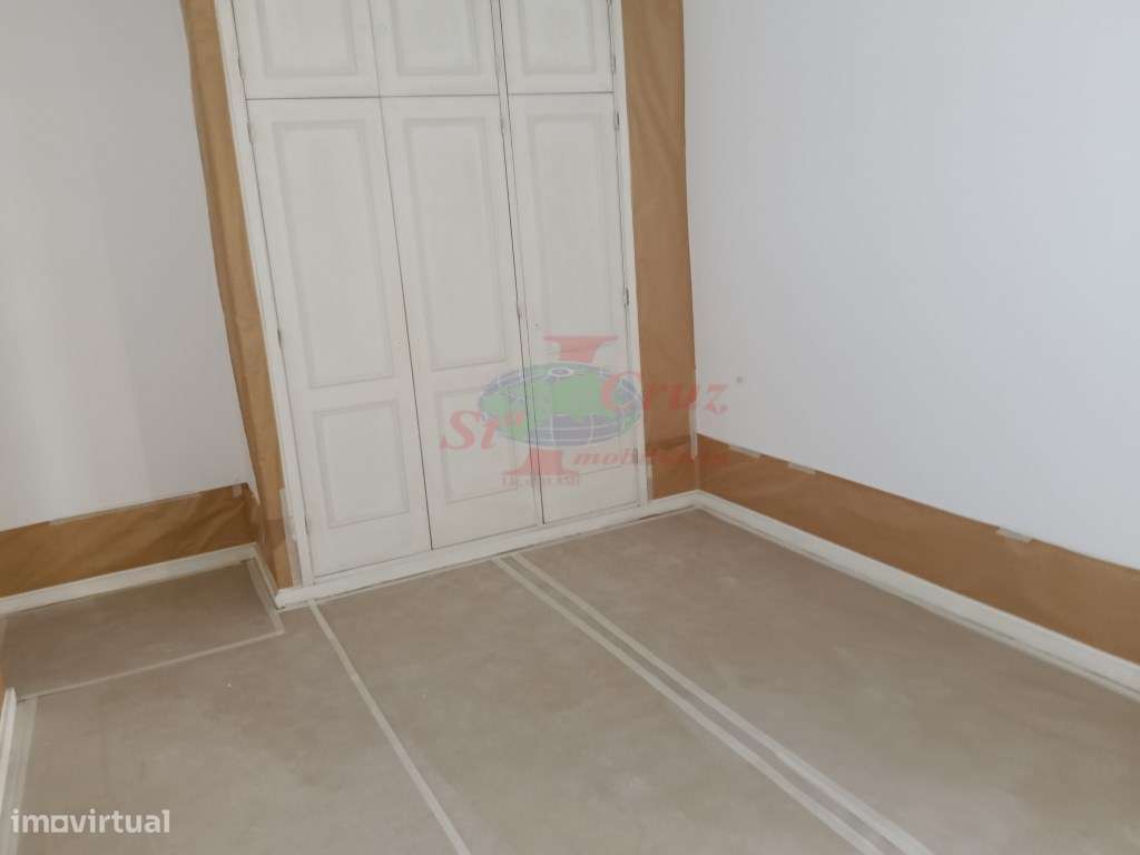 T4 com garagem Junto Piscinas Celas-11