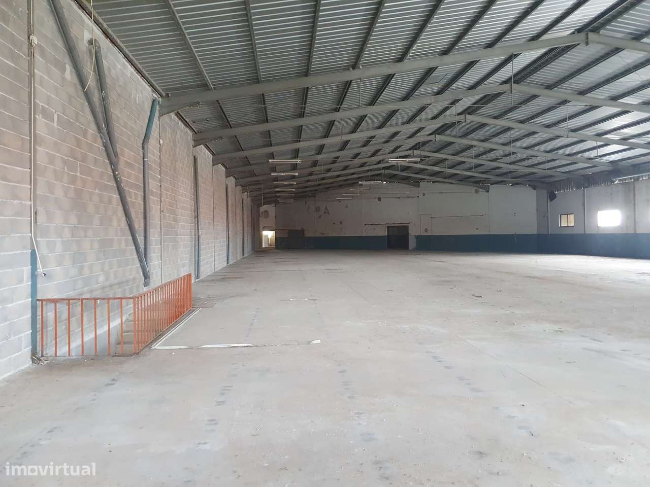 Armazém  Venda em Juncal,Porto de Mós-5