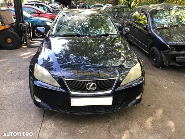 Dezmembrez Lexus IS 220D - 2