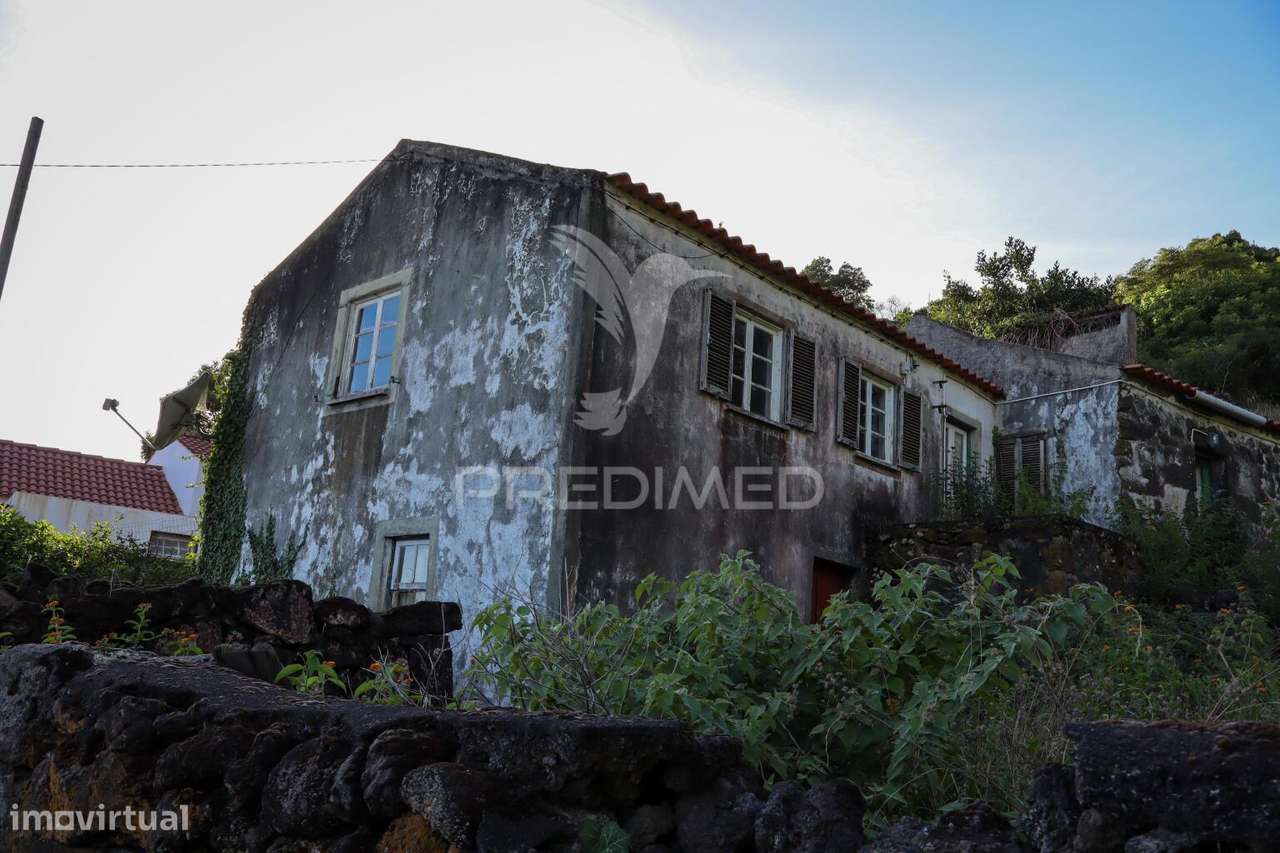 Propriedade para Recuperar com Quintal – Freguesia da Urzelina - Grande imagem: 4/10