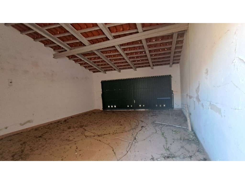 Moradia T4 Para Recuperaçáo-23