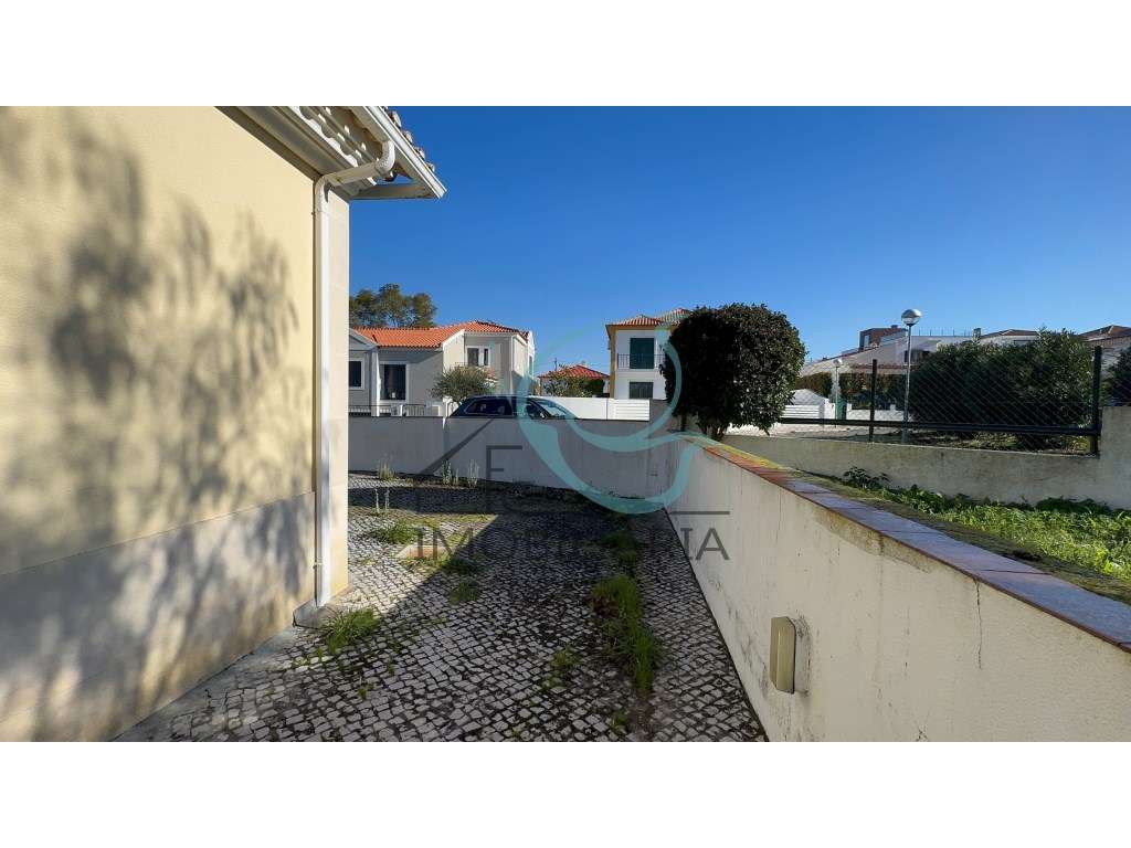 Moradia T4 em Azeitão - Excelente Oportunidade-7