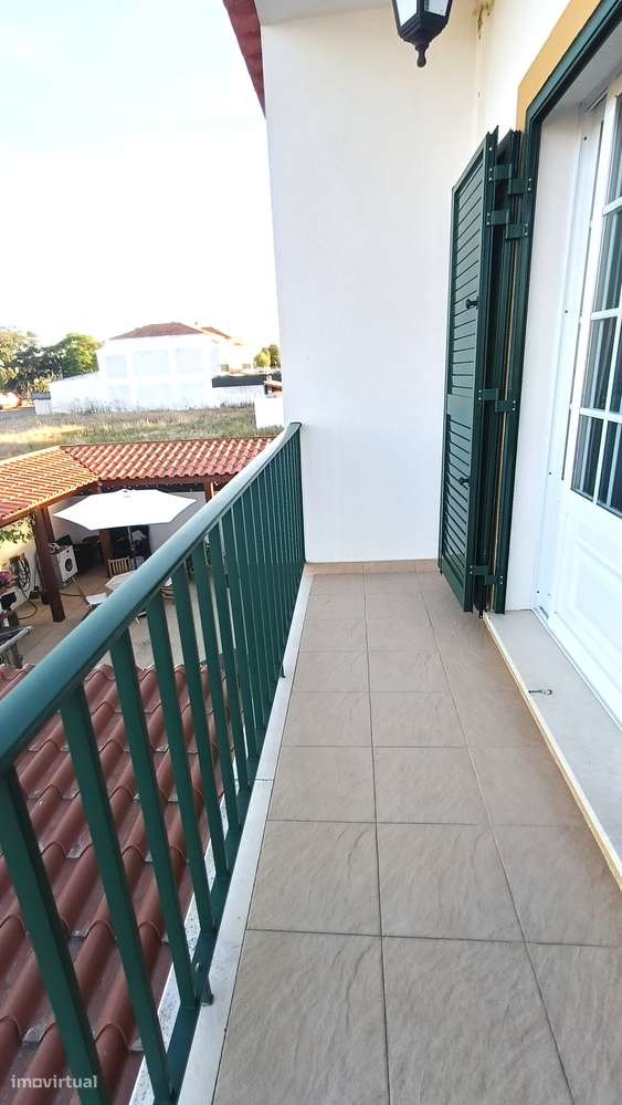 Moradia T3 em banda | 2 pisos e quintal, estimada | área  de 214m2-32